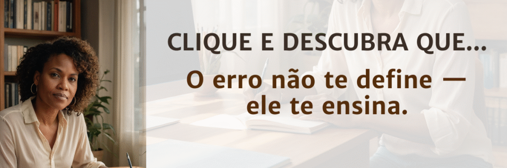 Mulher sorridente em um escritório moderno, ao lado da frase “CLIQUE E DESCUBRA QUE… O erro não te define — ele te ensina.”