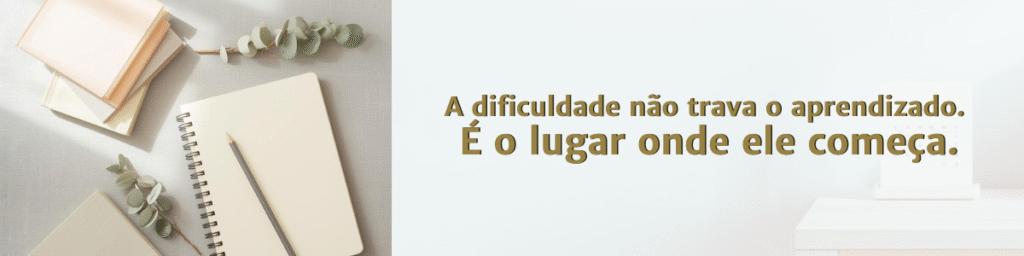 caderno espiral, livros empilhados e galhos de eucalipto sobre mesa clara — aprender a estudar