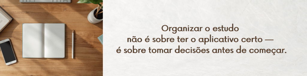 mesa de estudo organizada com caderno em branco, livro e materiais, representando planejamento e organização do estudo
